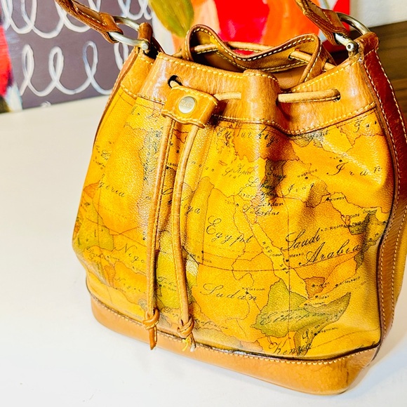 Vintage Map Print Tan Bucket Bag - Picture 1 of 12